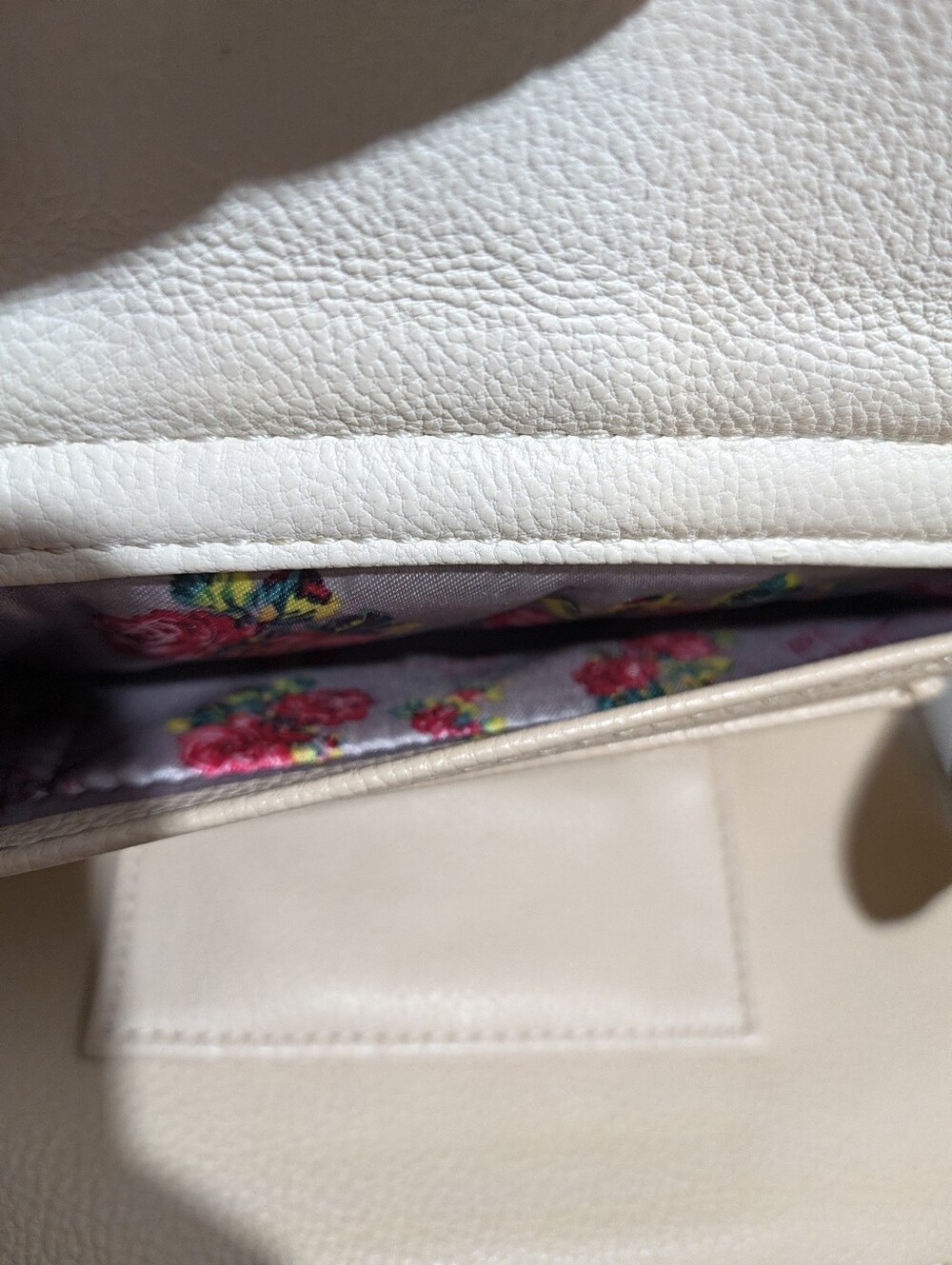 Betsy Johnson Cream & Black Heart Quilted Crossbody Mini - Picture 7 of 10